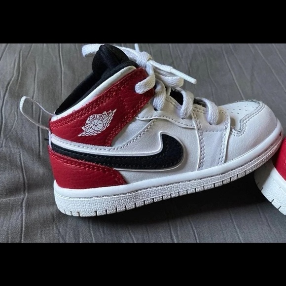 white jordans size 7